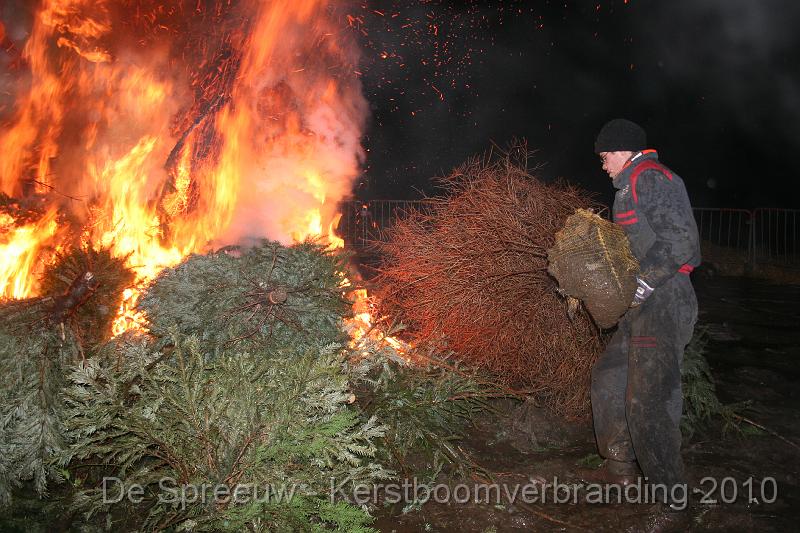 IMG_3414.JPG - en nog ene die bomen smijt